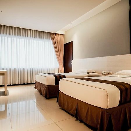 Hotel Asri Plaza Asia Tasikmalaya Esterno foto