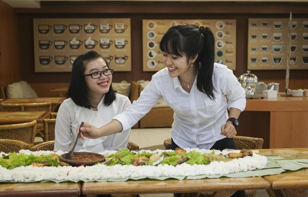 Hotel Asri Plaza Asia Tasikmalaya Esterno foto