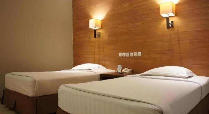 Hotel Asri Plaza Asia Tasikmalaya Esterno foto