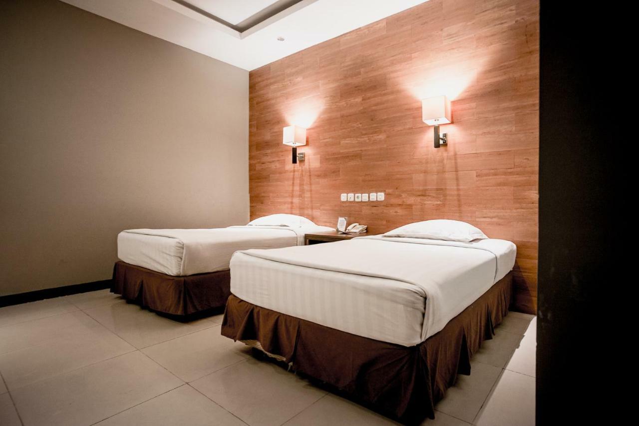 Hotel Asri Plaza Asia Tasikmalaya Esterno foto