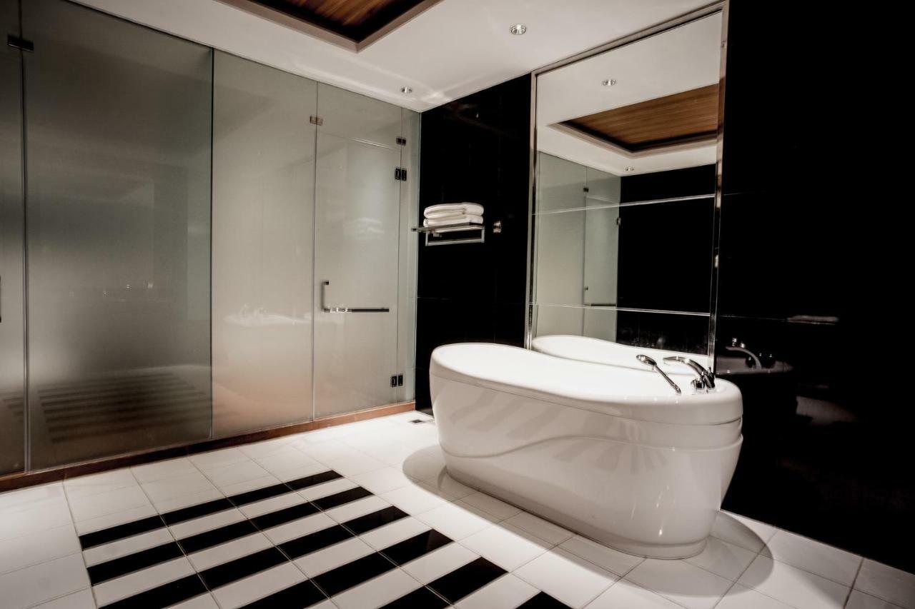 Hotel Asri Plaza Asia Tasikmalaya Esterno foto